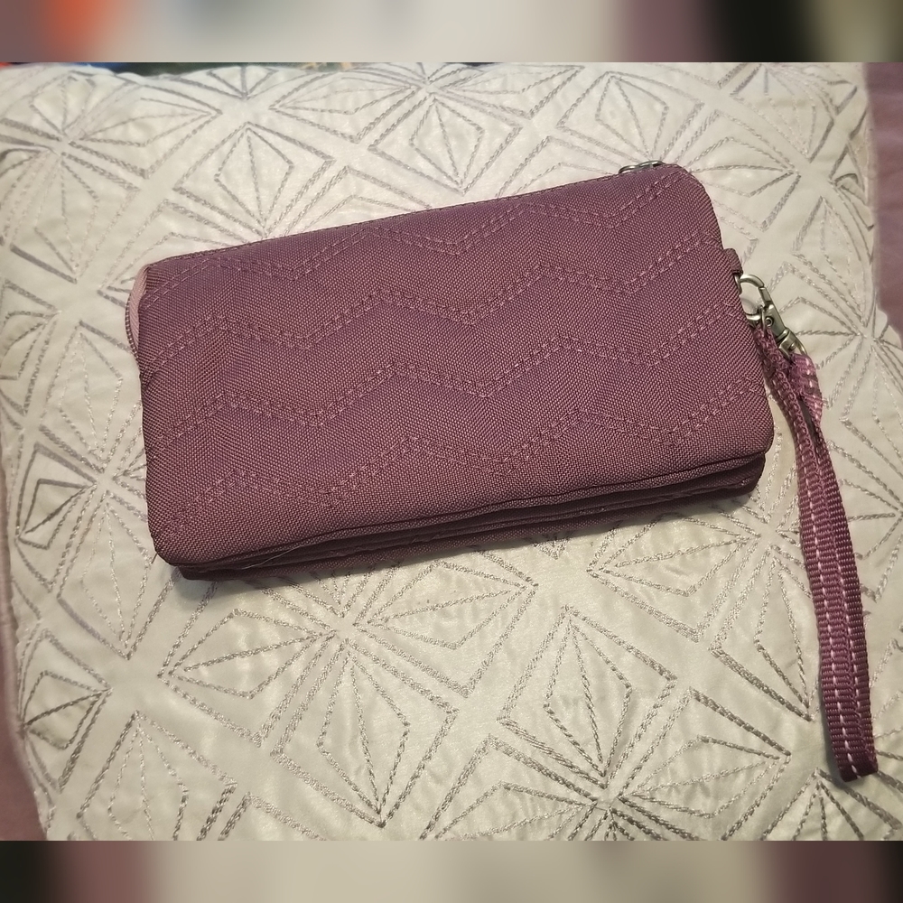 Multi-pocket Wristlet - Picture 1 of 6